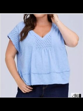 NWOT Torrid Light Blue V-Neck Eyelet Sleeve Tunic Top